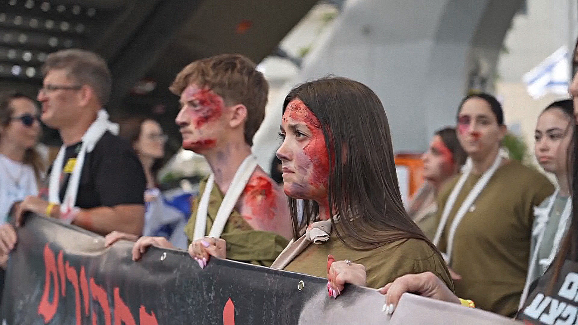 В Израиле вспыхнули стычки между протестующими и полицией В Израиле вспыхнули стычки между протестующими и полицией