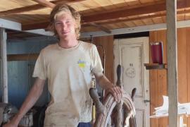 Австралиец решил жить на 129-летнем колёсном пароходе