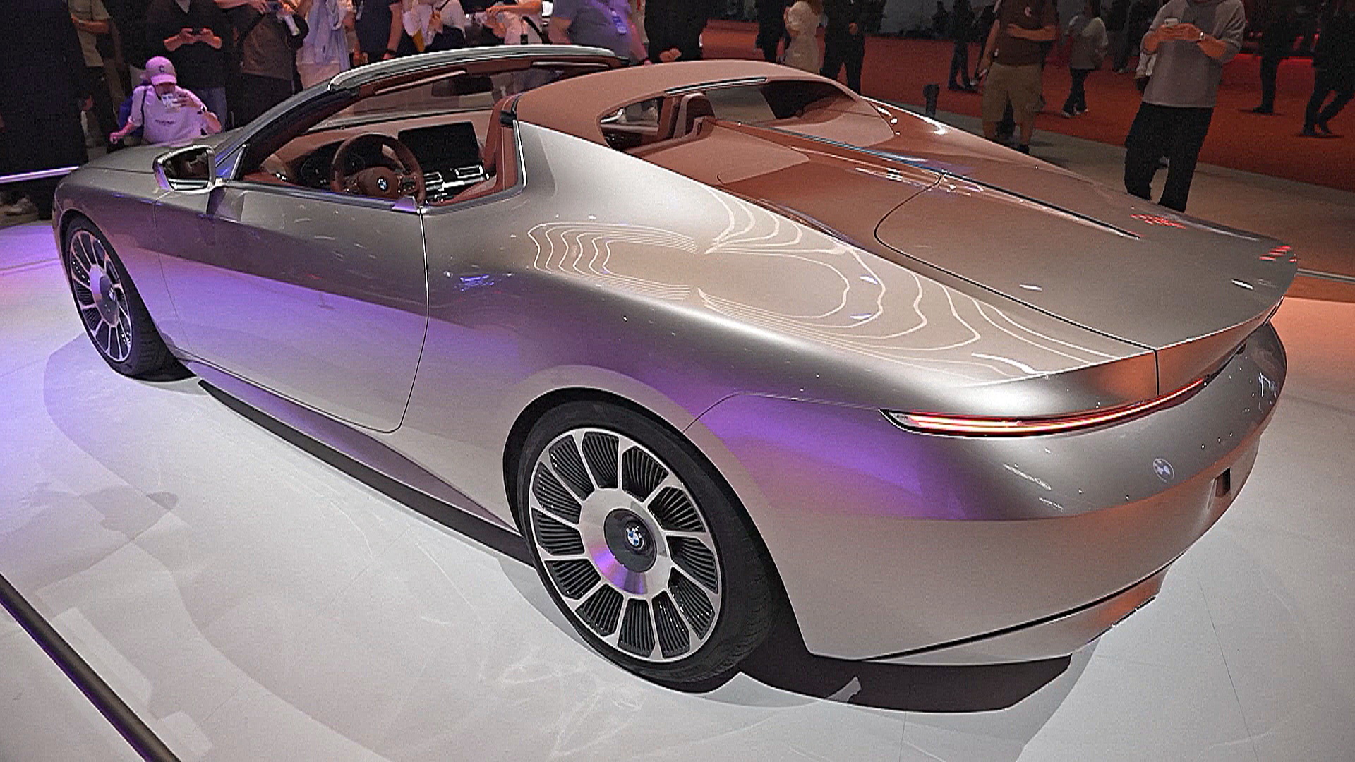 Шанхайский автосалон открылся в Китае Шанхайский автосалон открылся в Китае