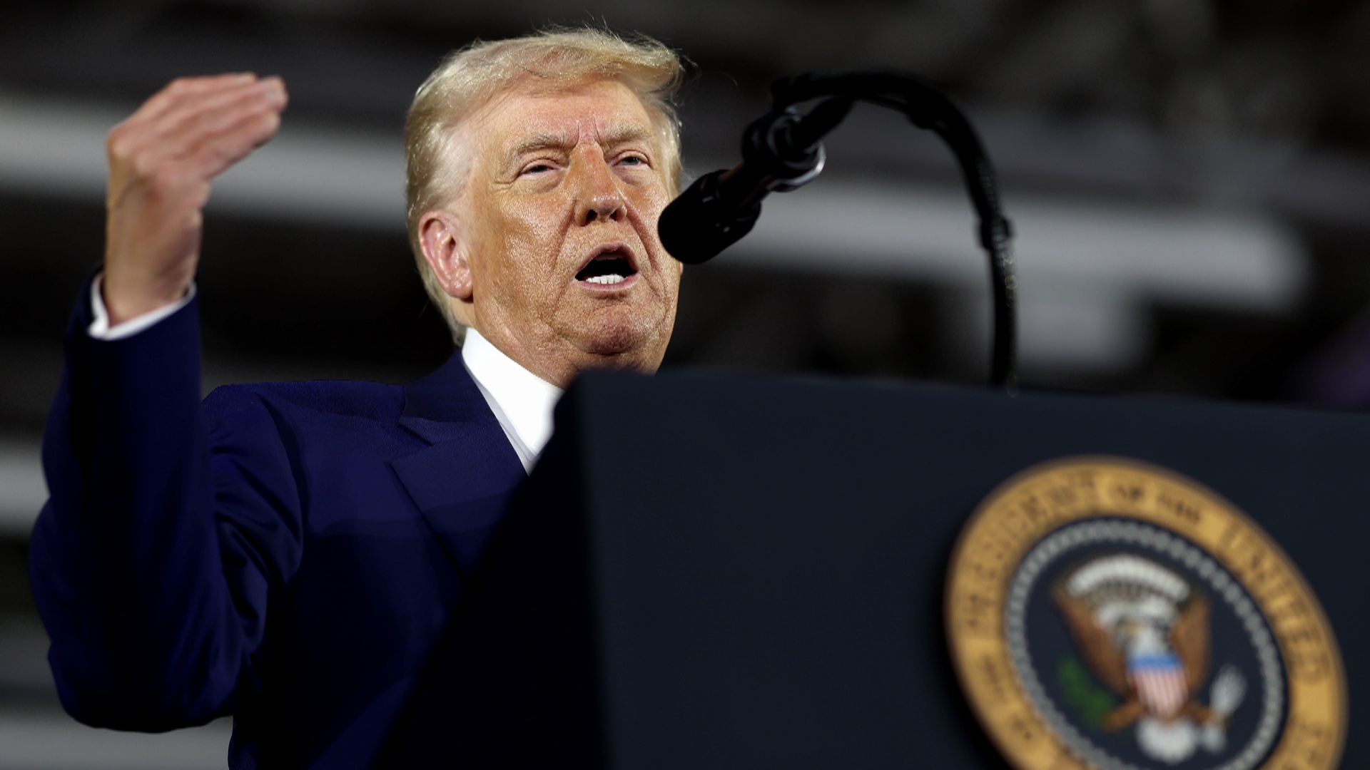 Дональд Трамп отчитался за 100 дней своего президентства