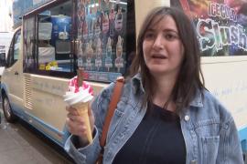 В Лондон пришло лето, и на улицы снова выехали фургончики с мороженым