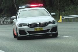 Сотни авто пробили колёса из-за мусора, который высыпался на автотрассу в Австралии