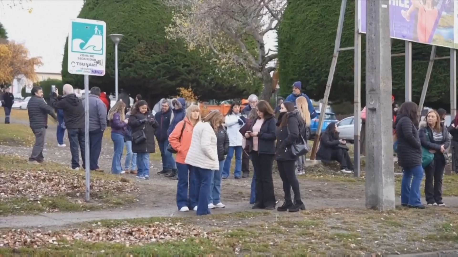 На юге Чили эвакуировали сотни людей из-за угрозы цунами На юге Чили эвакуировали сотни людей из-за угрозы цунами
