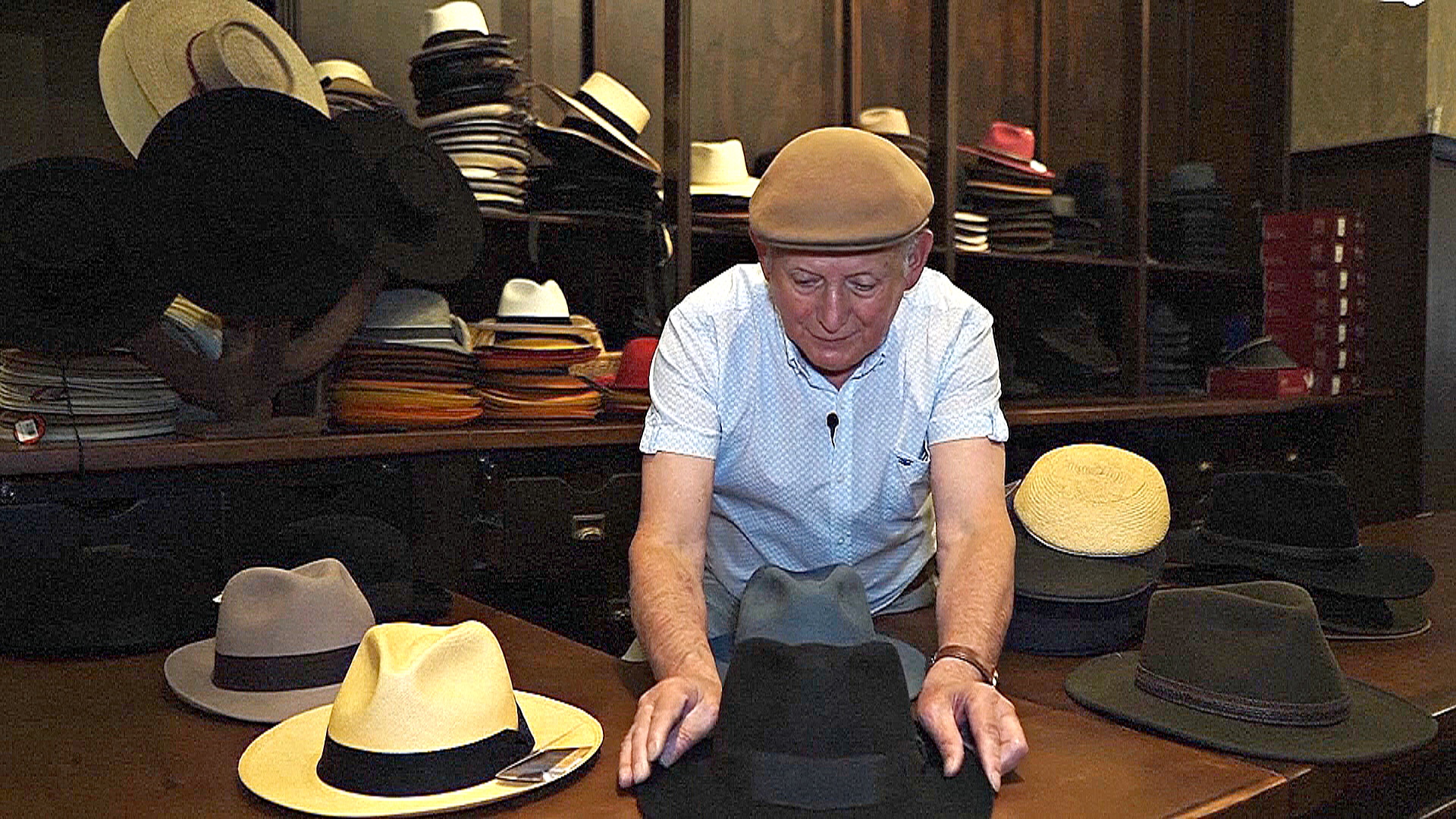 Столетняя шляпная мастерская продолжает процветать в столице Чили