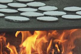 На фоне экономического кризиса кубинцы снова едят дешёвые лепёшки из маниоки