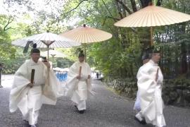 В японском храме начался снос всех святынь, чтобы отстроить их заново