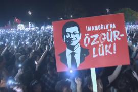 Тысячи сторонников турецкой оппозиции снова вышли на митинг в Стамбуле