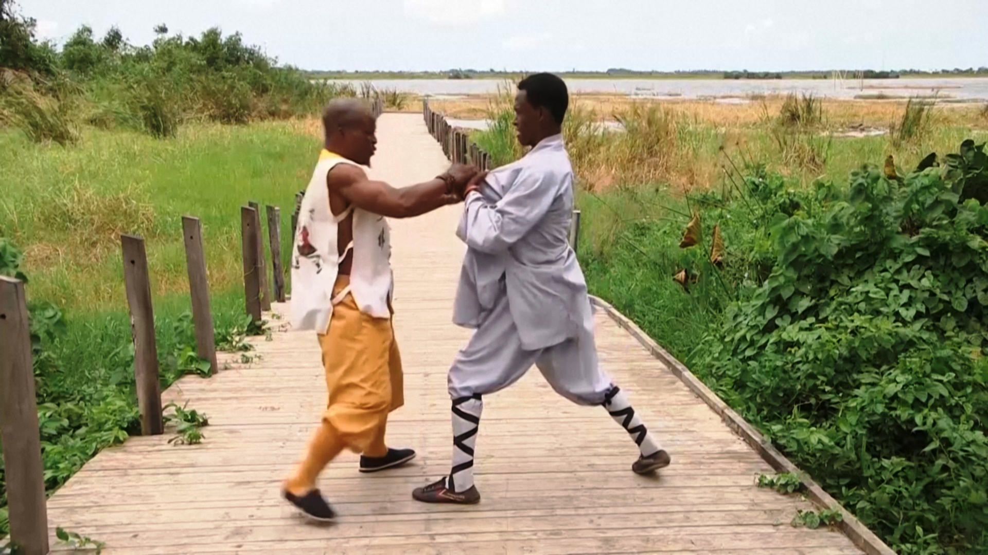 Бывший монах храма Шаолинь вернулся в Африку и передаёт свои знания детям Бывший монах храма Шаолинь вернулся в Африку и передаёт свои знания детям