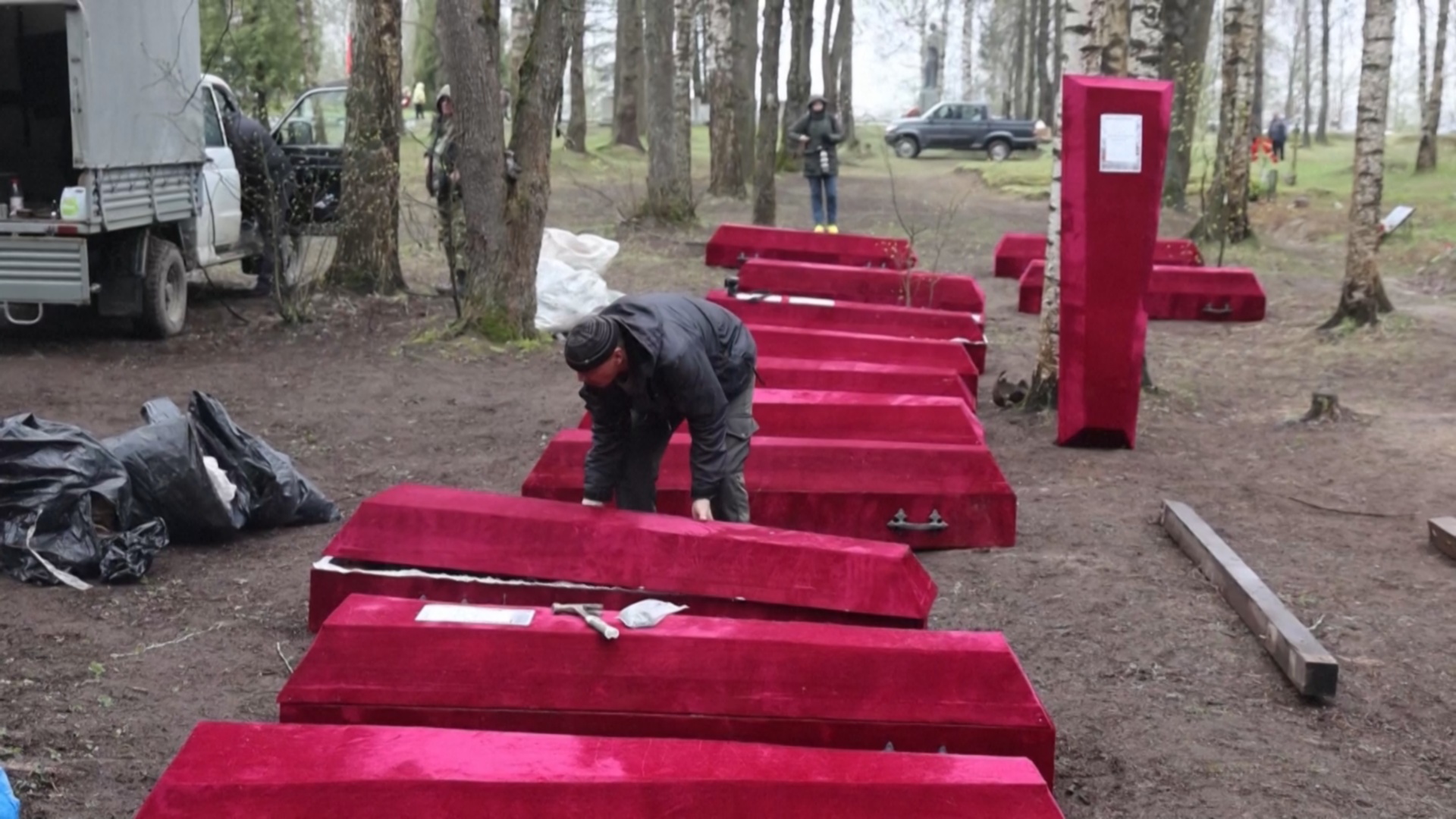 Российские волонтёры ищут и хоронят останки солдат, павших во Вторую мировую