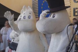 Муми-тролли ходят парадом по европейским кварталам Брюсселя