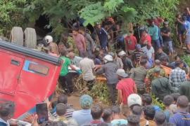 Автобус сорвался со скалы в Шри-Ланке: 21 погибший