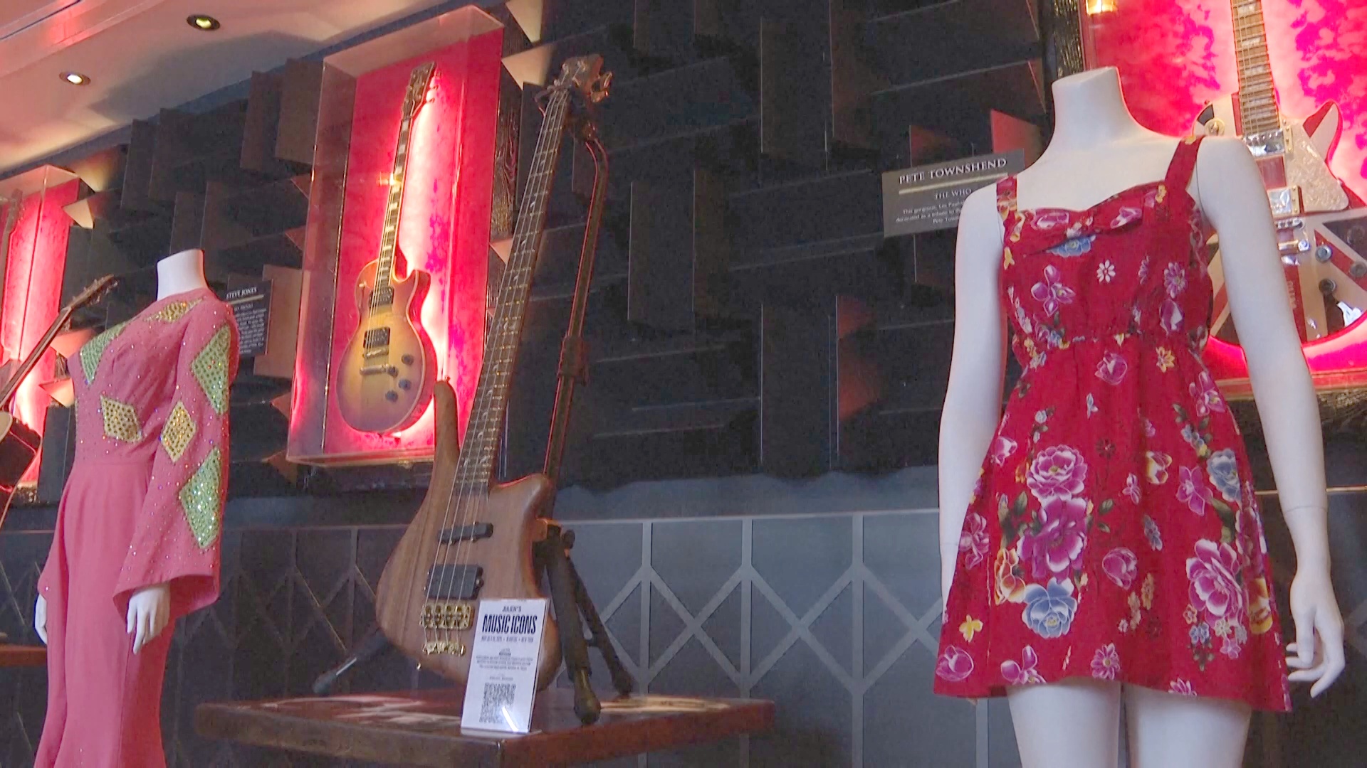 От текстов Боба Дилана до платья Тейлор Свифт: в Нью-Йорке пройдёт аукцион из мира рок-музыки