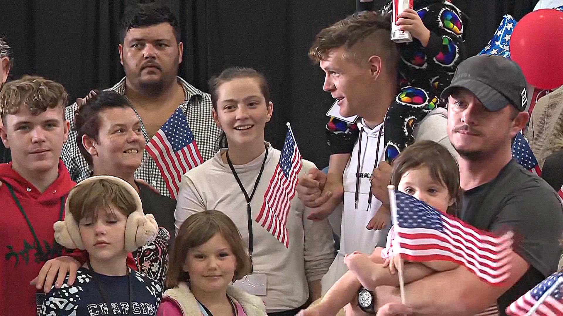 49 белых южноафриканцев прибыли в США в рамках плана Трампа 49 белых южноафриканцев прибыли в США в рамках плана Трампа