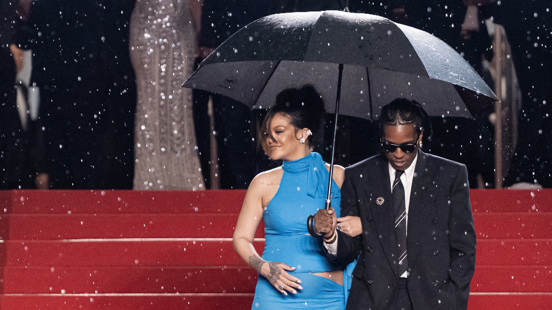 Зонтики, джинсы и шик: образы звёзд на красной дорожке Каннского кинофестиваля Зонтики, джинсы и шик: образы звёзд на красной дорожке Каннского кинофестиваля