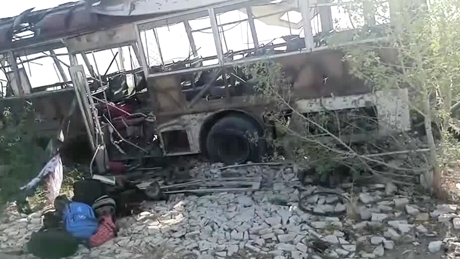 Террорист-смертник подорвал школьный автобус в Пакистане: пятеро погибших