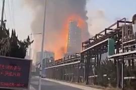 Масштабный взрыв прогремел на химическом заводе в Китае