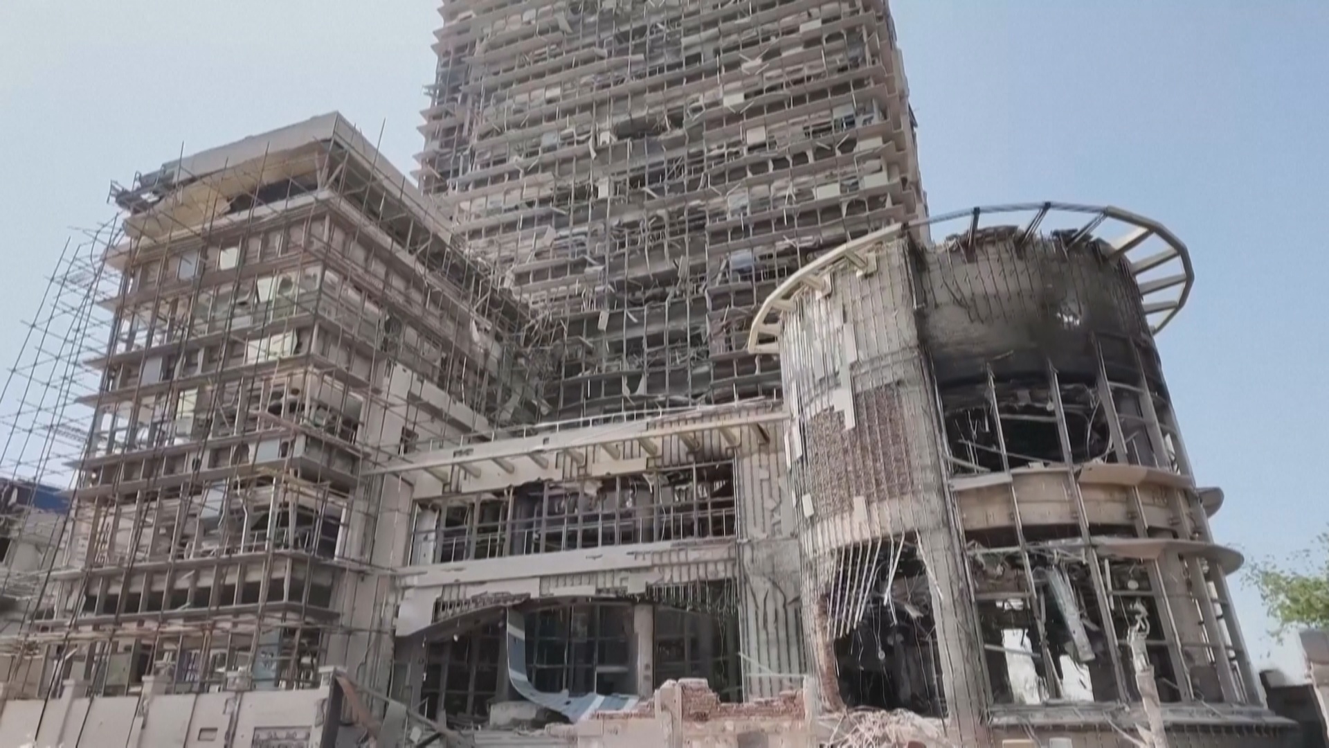 Суданцы хотят вернуться домой, но война продолжает разрушать инфраструктуру