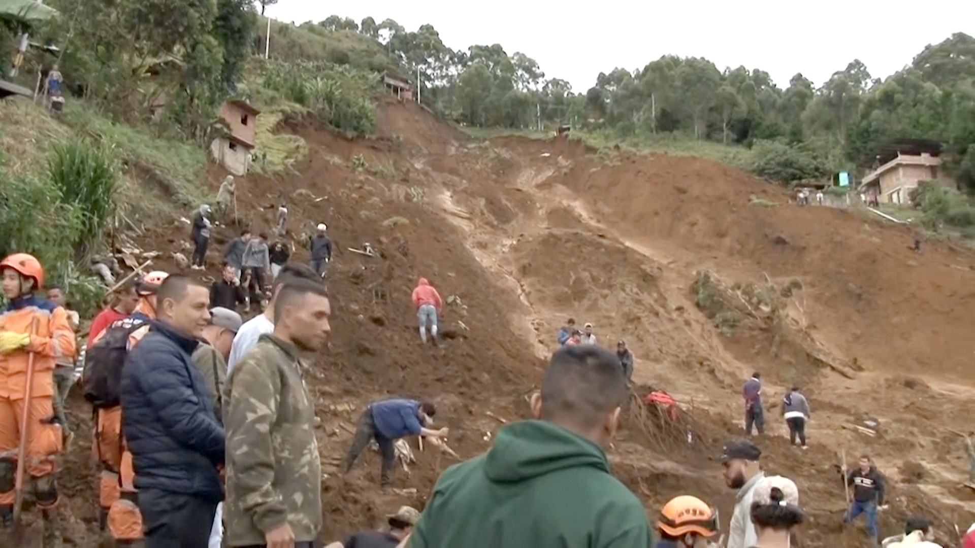 Оползень сошёл на жилые дома в Колумбии Оползень сошёл на жилые дома в Колумбии