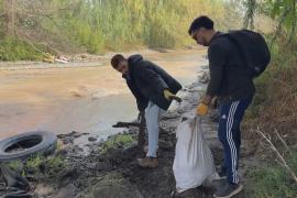 В Чили очищают реку от пластика с помощью пузырьков воздуха
