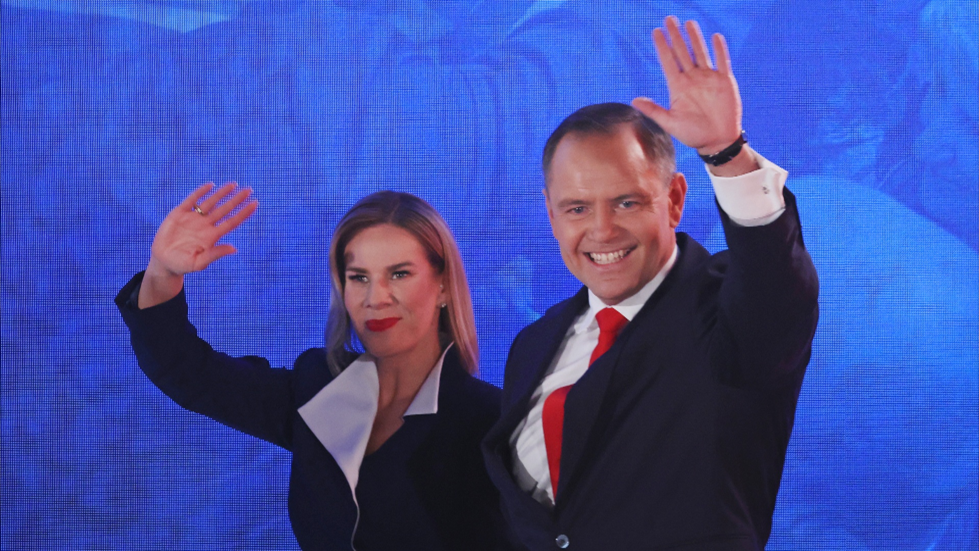 Консерватор Кароль Навроцкий побеждает на выборах президента Польши