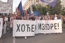 Десятки тысяч сербов вышли с антиправительственным протестом в Белграде