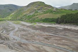 Пересохшее водохранилище: на северо-западе Англии продолжается засуха