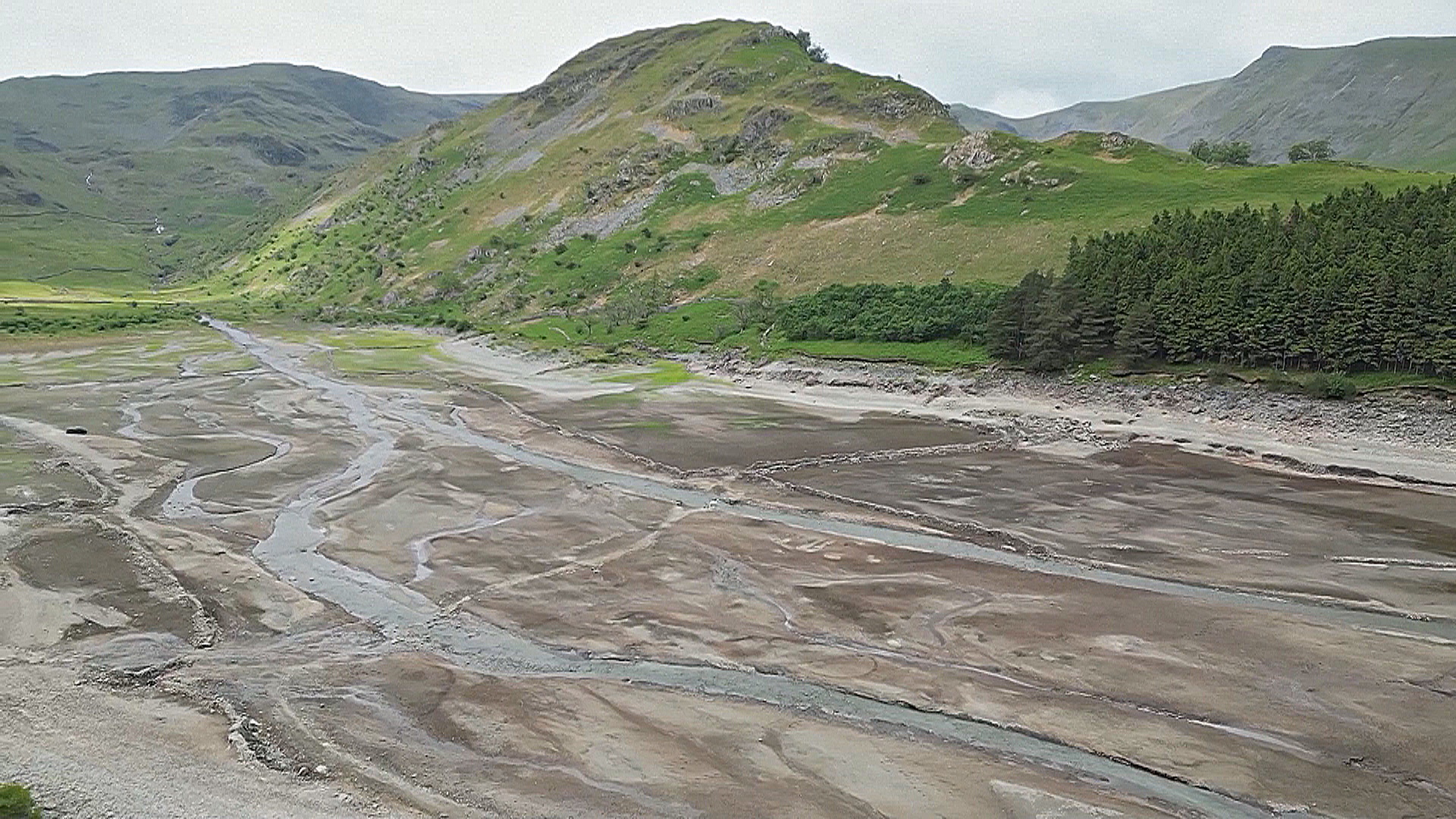 Пересохшее водохранилище: на северо-западе Англии продолжается засуха