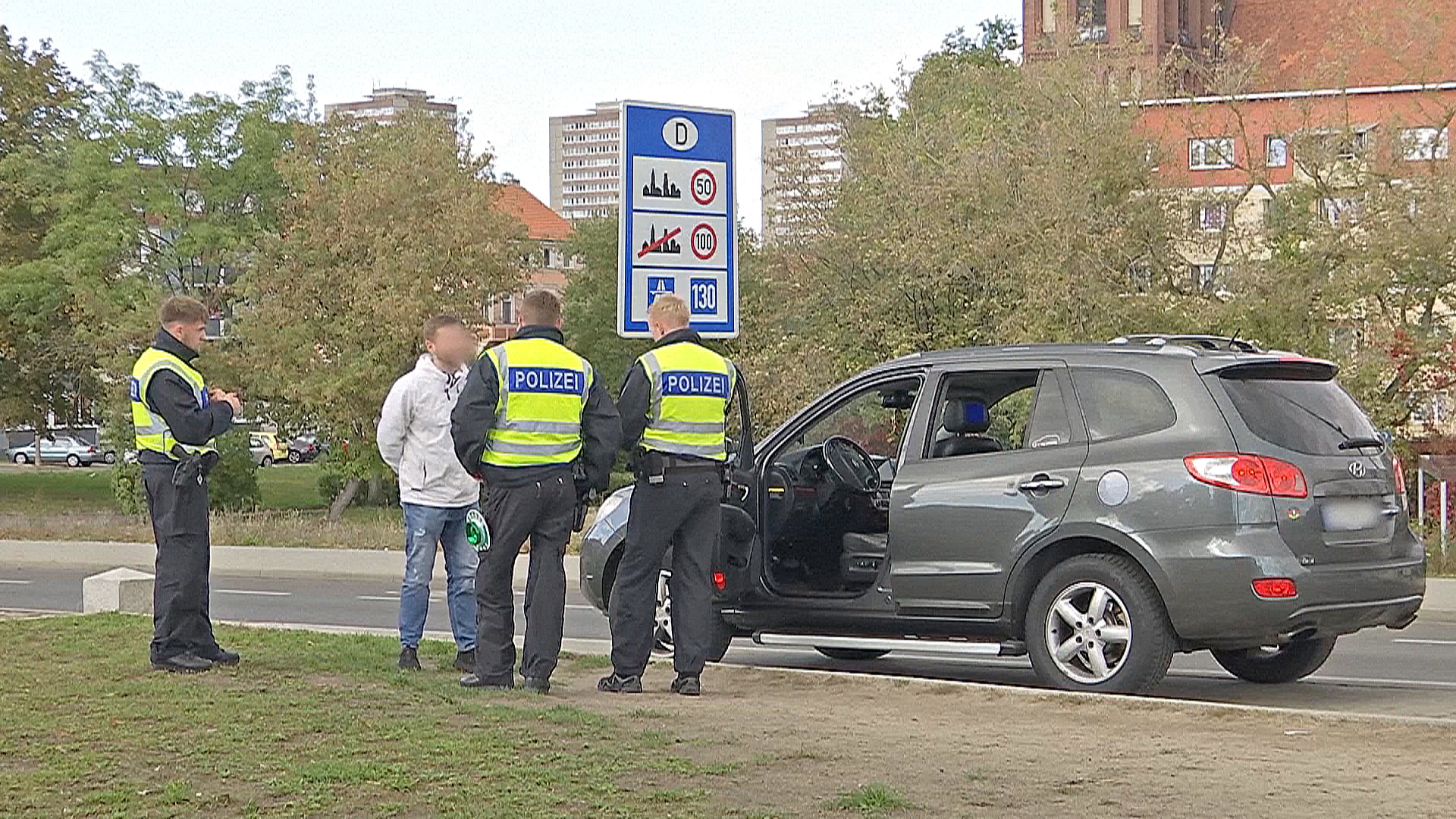 «Их слишком много»: Германия хочет и дальше отказывать просителям убежища «Их слишком много»: Германия хочет и дальше отказывать просителям убежища