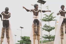 Бенинский акробат открыл цирковую школу в своей стране