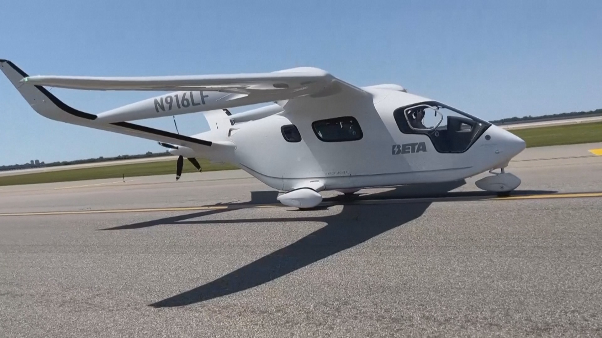 Первый американский электрический самолет приземлился в аэропорту Кеннеди в Нью-Йорке