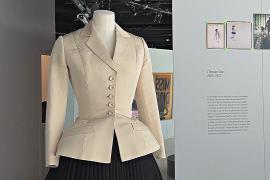 На выставке Christian Dior в Нью-Йорке показывают наряды всех креативных директоров дома