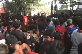 Смертоносная давка у стадиона в Индии: 11 погибших