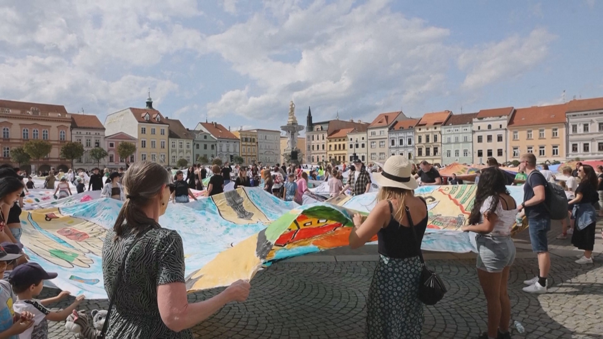 Десятки гигантских картин нарисовали к 760-летию чешского города Ческе-Будеёвице Десятки гигантских картин нарисовали к 760-летию чешского города Ческе-Будеёвице