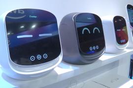 Роботы, медицинские устройства и аксессуары для слепых на выставке Vivatech в Париже