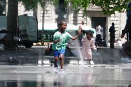 Париж готовится к аномальной жаре