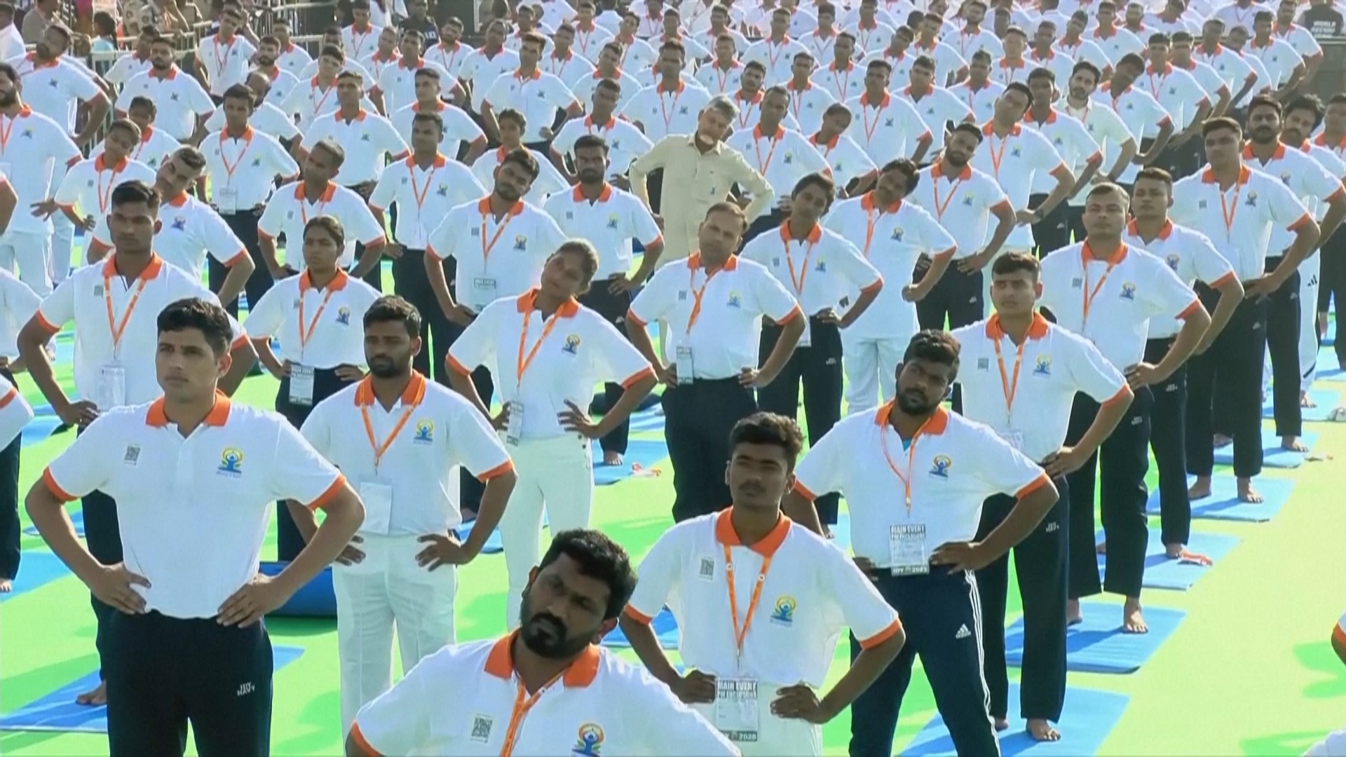 Передышка посреди суеты: в мире отметили Международный день йоги