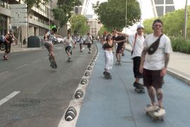 Скейтеры в Международный день скейтбординга прокатились по Мадриду