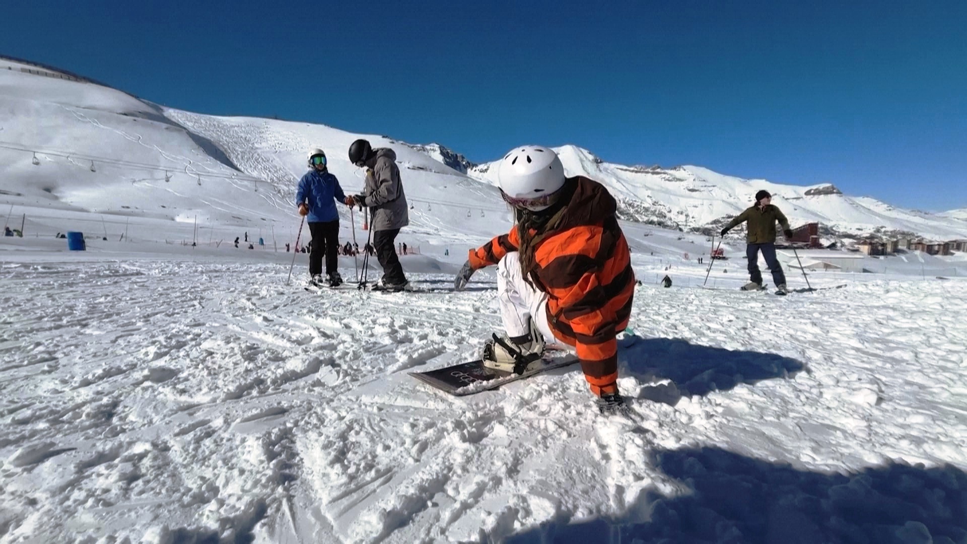 Горнолыжный сезон начался: в чилийские Анды едут сотни туристов Горнолыжный сезон начался: в чилийские Анды едут сотни туристов