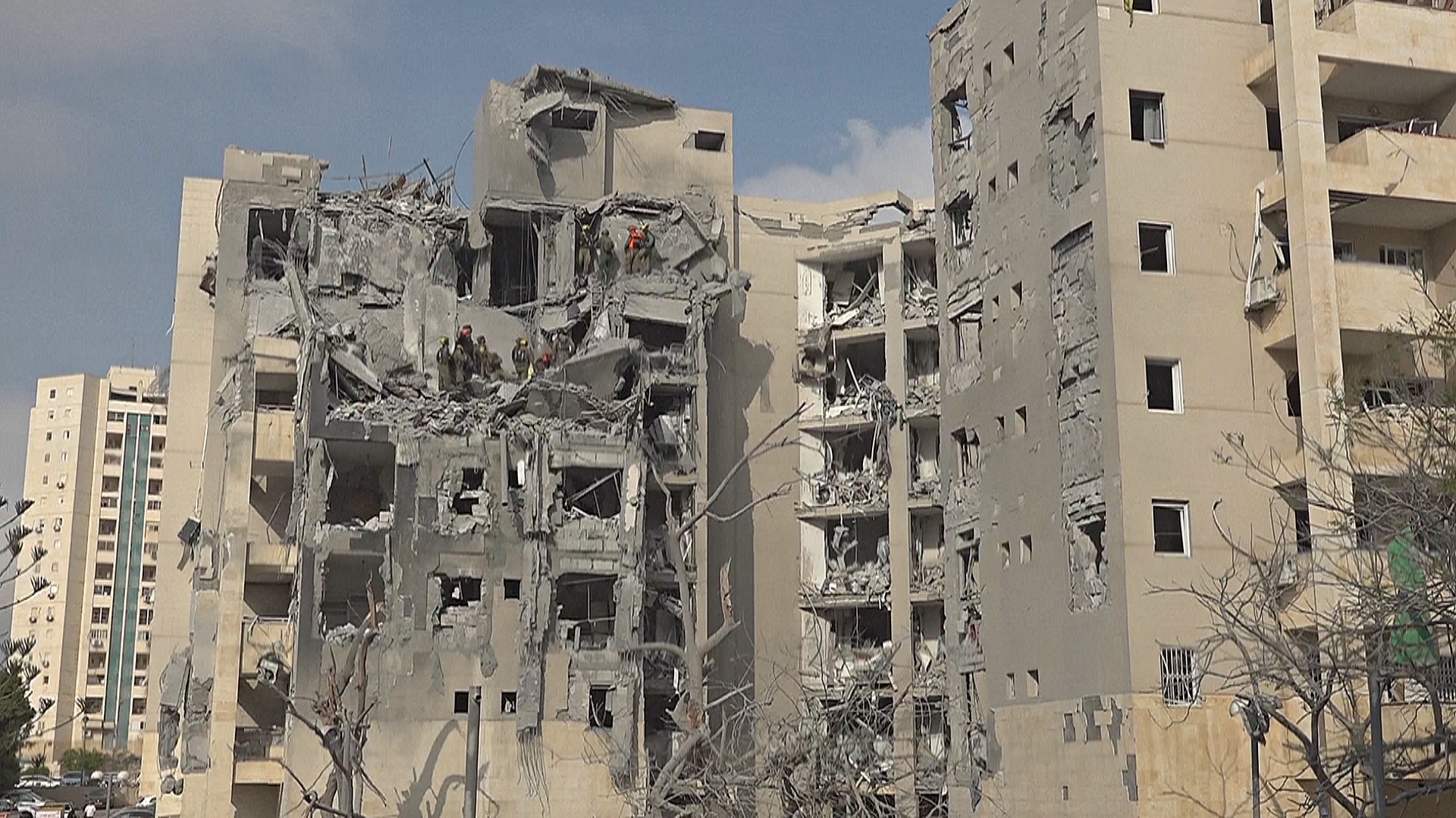 Перемирие между Израилем и Ираном вступило в силу, но удары продолжаются Перемирие между Израилем и Ираном вступило в силу, но удары продолжаются