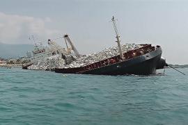 Корабль Guang Rong застрял у берегов Тосканы: местные жители ждут решения