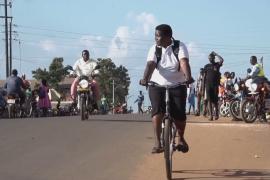Велосипеды-внедорожники помогают изменить жизнь людей к лучшему в Уганде