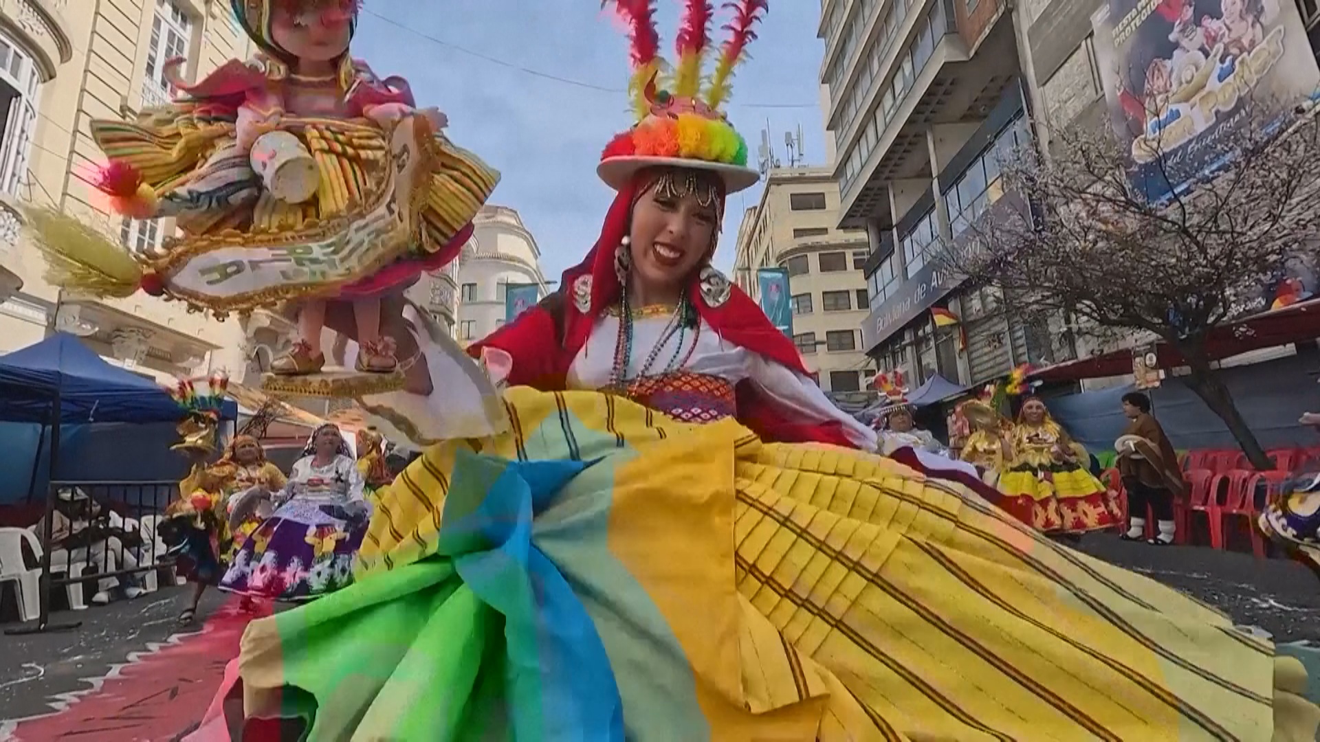 Ла-Пас погрузился в праздник, но экономические проблемы ощущаются