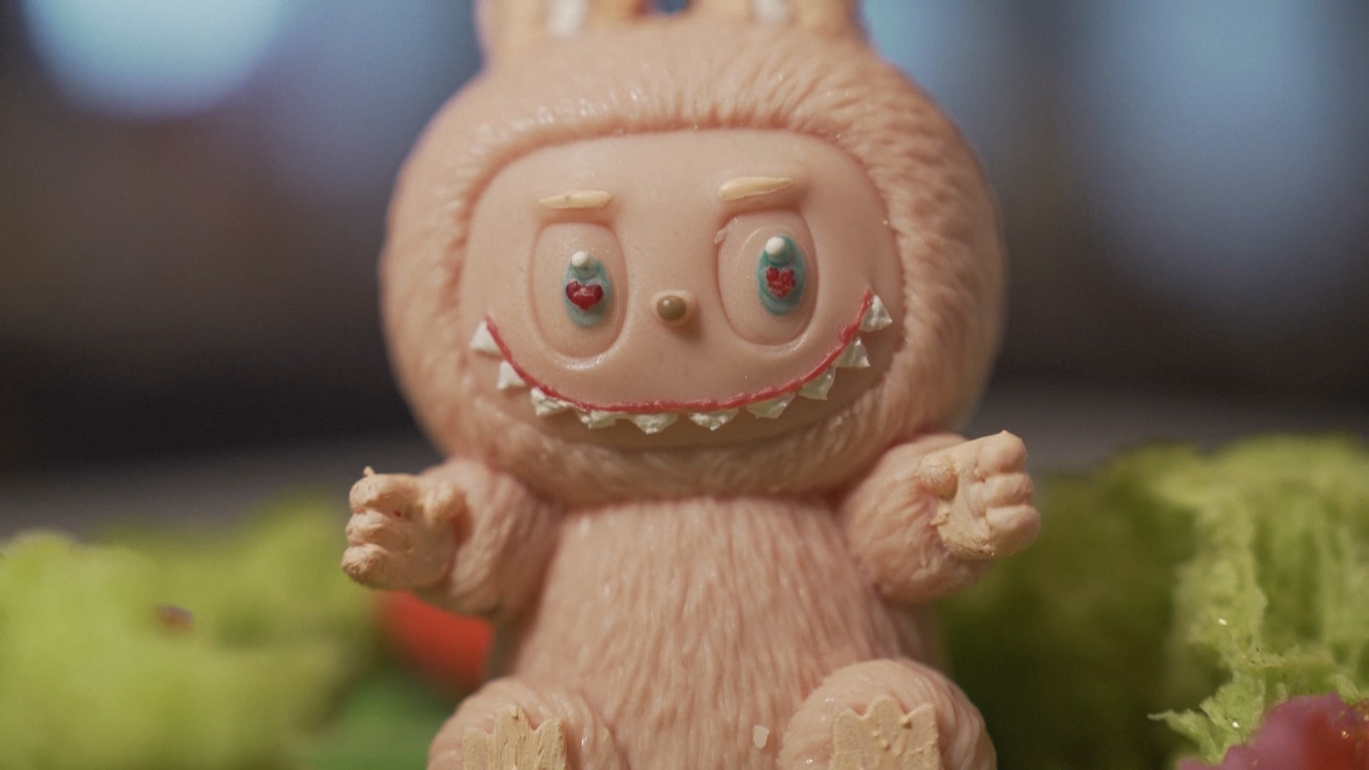 Лабубу, которую можно съесть: московский ресторан превратил игрушку в десерт