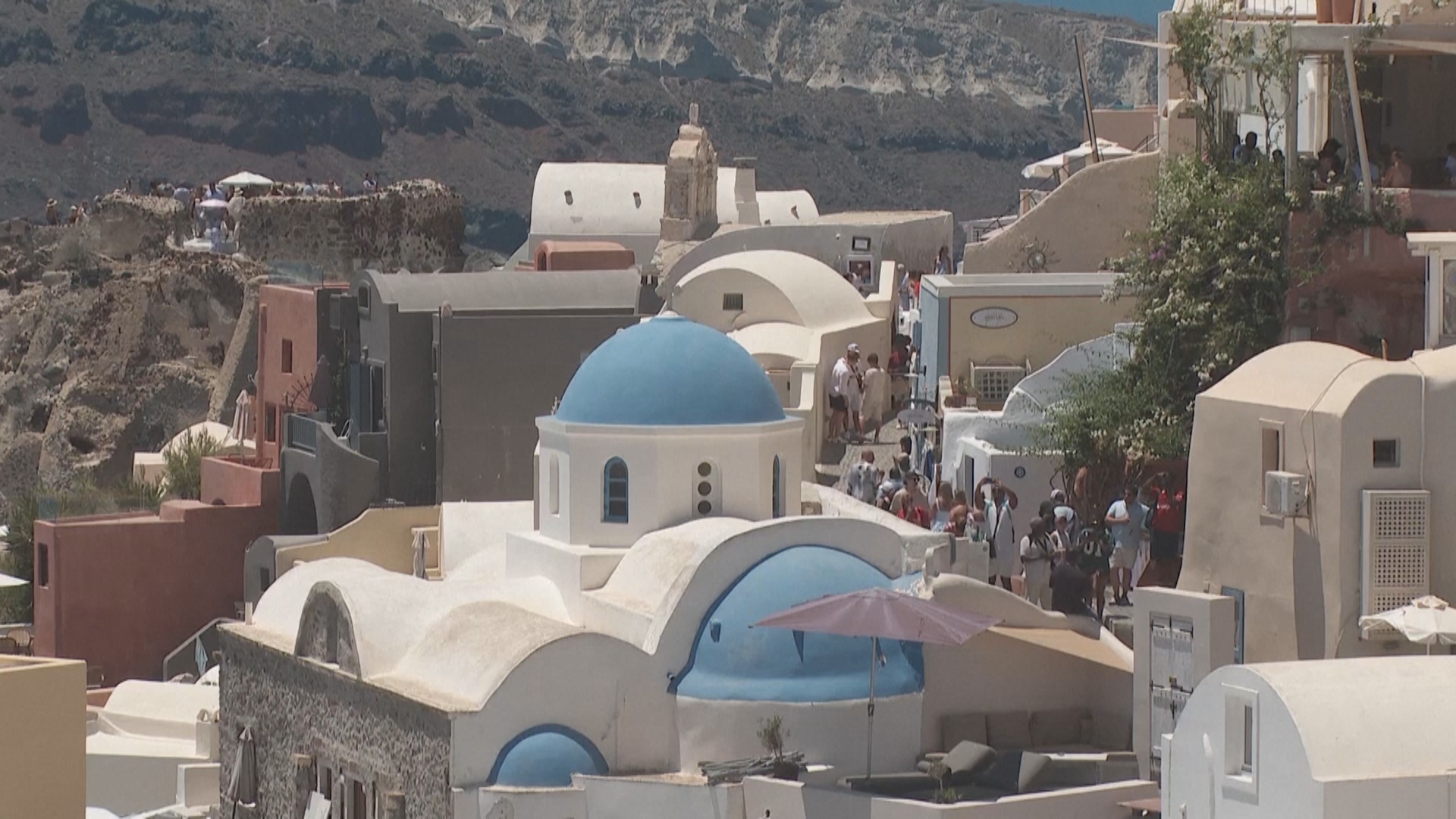 На греческом острове Санторини вводят сбор в 20 евро для туристов