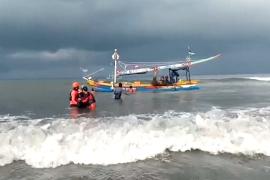 У Бали затонул паром: десятки пропавших без вести