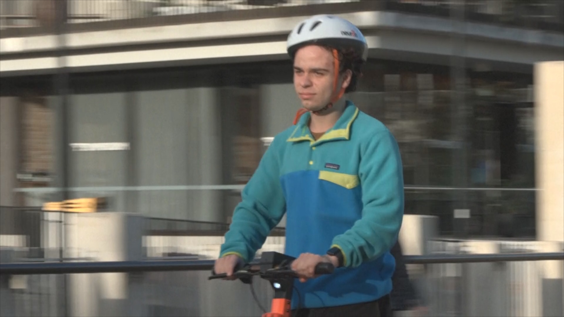 Исследователи призывают самокатчиков надевать защитный шлем