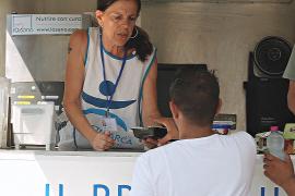 Волонтёры Милана спасают бездомных от жары