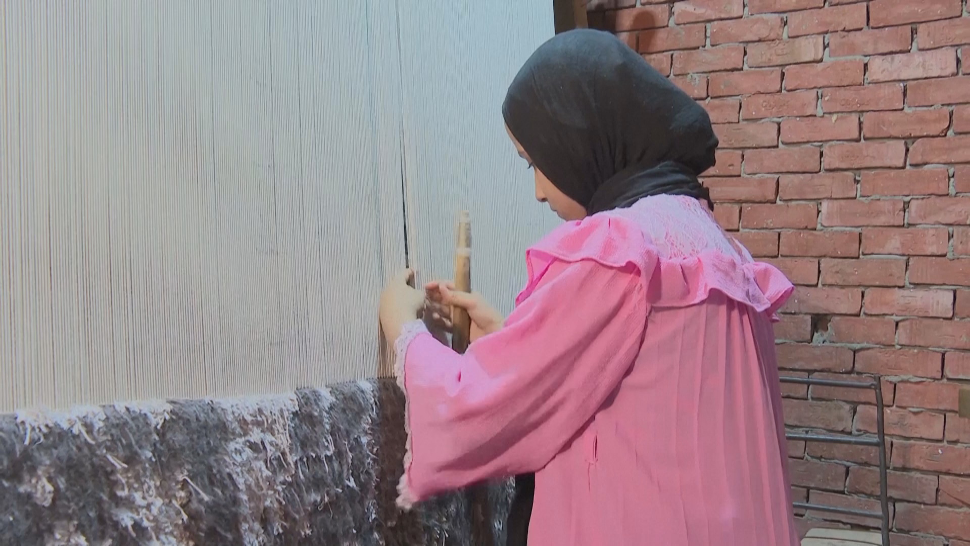 Египетские мастера ткут ковры и зарабатывают на жизнь Египетские мастера ткут ковры и зарабатывают на жизнь