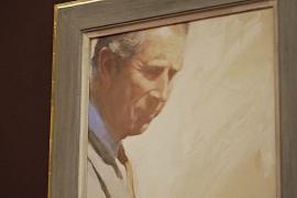 Король Чарльз открывает выставку картин о своих путешествиях