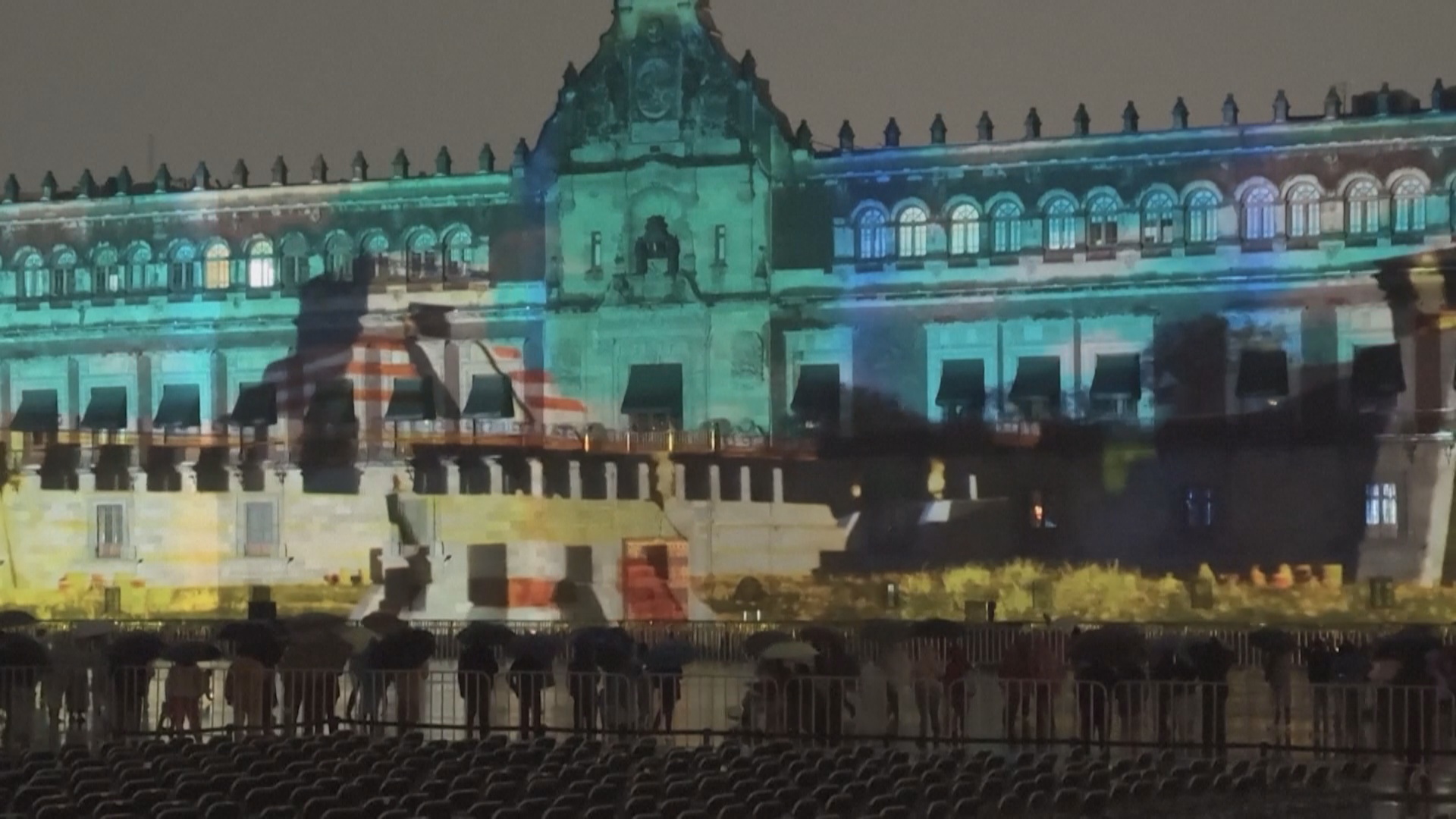 Впечатляющее видеомэппинг-шоу посвятили 700-летию Мехико Впечатляющее видеомэппинг-шоу посвятили 700-летию Мехико